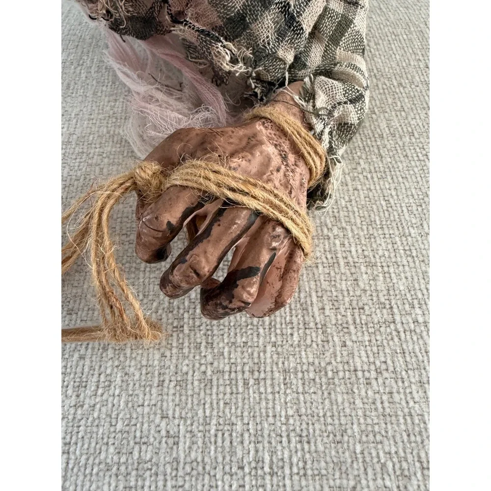 Zombie Torso Halloween Prop Severed Head Horror Haunted House Decor Screaming